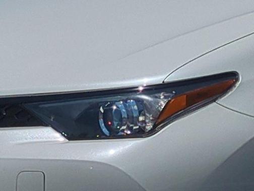 Blizzard Pearl 2018 Toyota Corolla iM Base