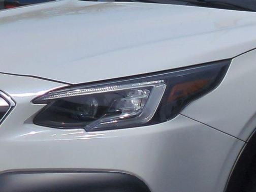 Crystal White Pearl 2022 Subaru Outback Premium