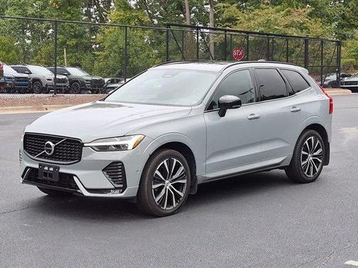 Metallic 2024 Volvo XC60 B5 Plus Dark Theme