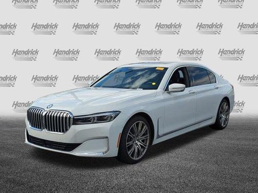 2022 BMW 740 i