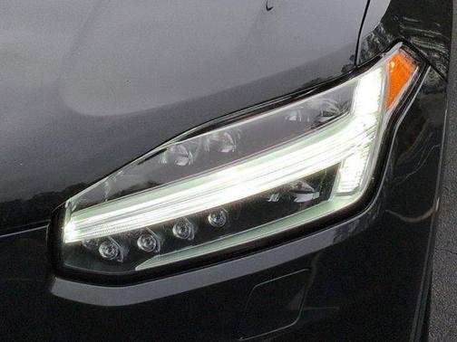 2021 Volvo XC90 T6 Momentum 7 Passenger