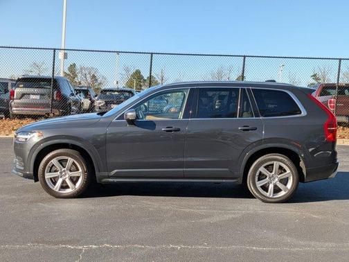 2021 Volvo XC90 T6 Momentum 7 Passenger
