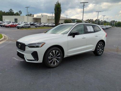 2024 Volvo XC60 B5 Plus Dark Theme