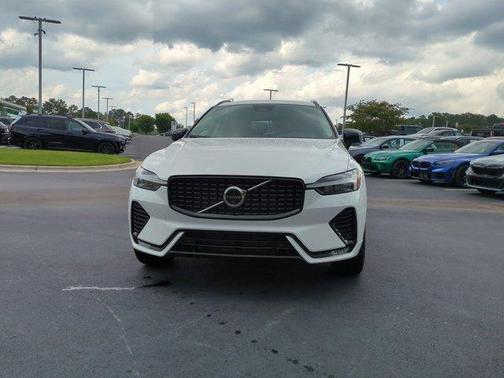 2024 Volvo XC60 B5 Plus Dark Theme