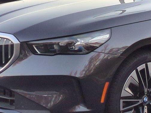 2025 BMW 540 i xDrive