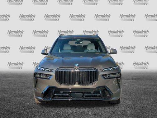Manhattan Green Metallic 2026 BMW X7 xDrive40i