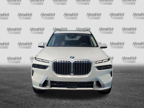 Mineral White Metallic 2026 BMW X7 xDrive40i