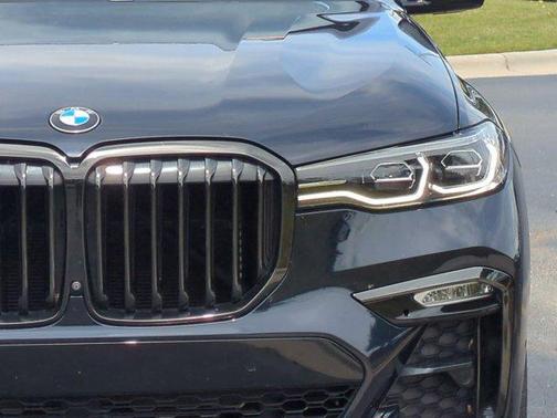Carbon Black Metallic 2021 BMW X7 xDrive40i