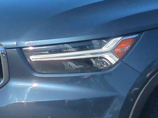 2021 Volvo XC40 T5 Momentum