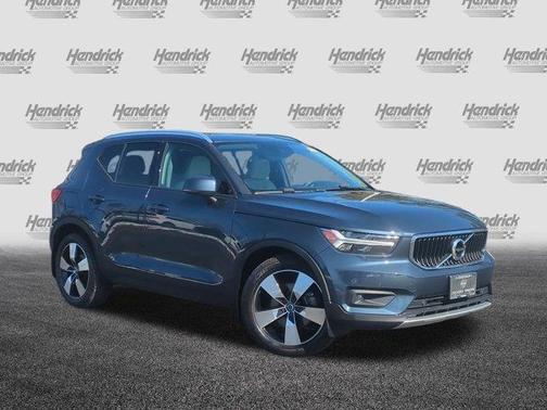 2021 Volvo XC40 T5 Momentum