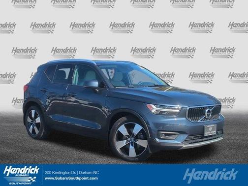 2021 Volvo XC40 T5 Momentum