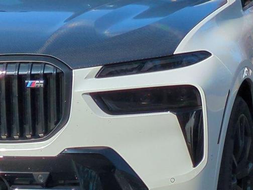 2025 BMW X7 M60i