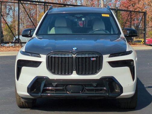 2025 BMW X7 M60i