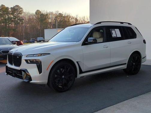 2025 BMW X7 M60i