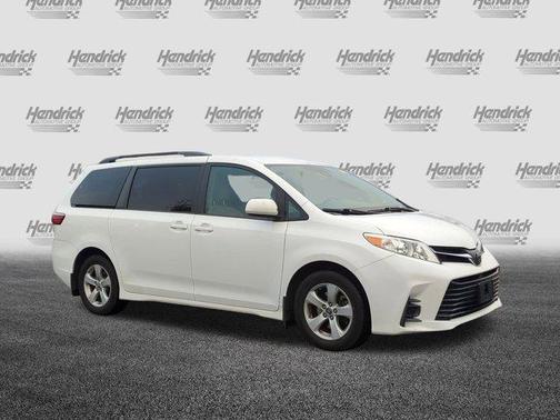 2018 Toyota Sienna LE