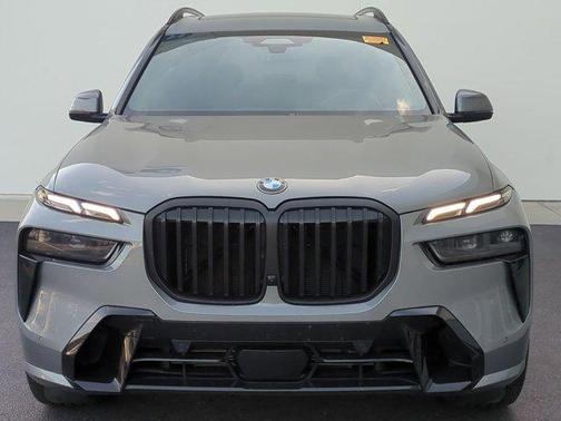 Gray Metallic 2026 BMW X7 xDrive40i