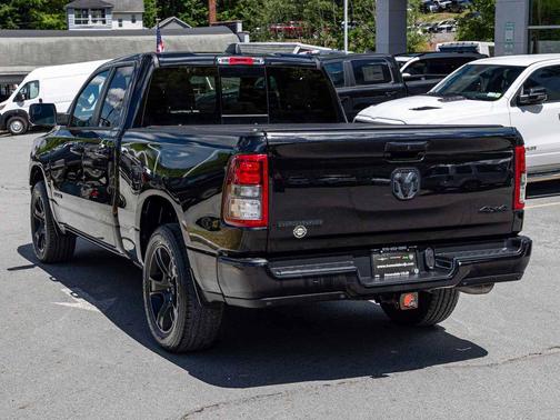 Diamond Black Crystal Pearlcoat 2023 RAM 1500 Big Horn/Lone Star