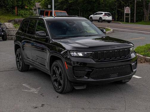 2022 Jeep Grand Cherokee Altitude