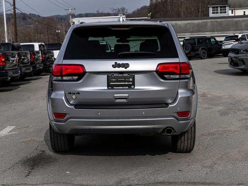 2021 Jeep Grand Cherokee Laredo