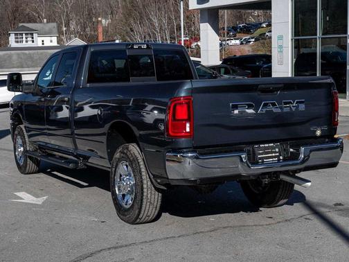 2025 RAM 2500 Tradesman Crew Cab 4x4 8' Box