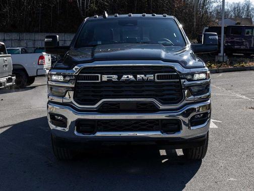2025 RAM 2500 Tradesman Crew Cab 4x4 8' Box