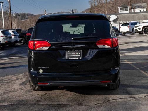 2026 Chrysler Voyager LX