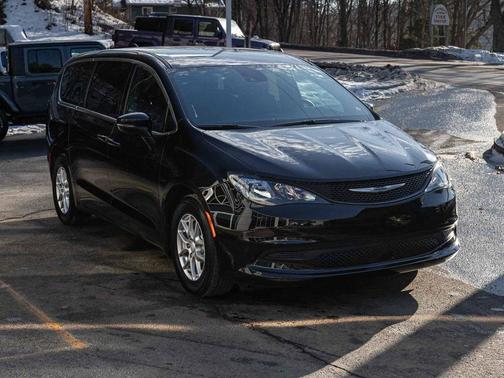 2026 Chrysler Voyager LX