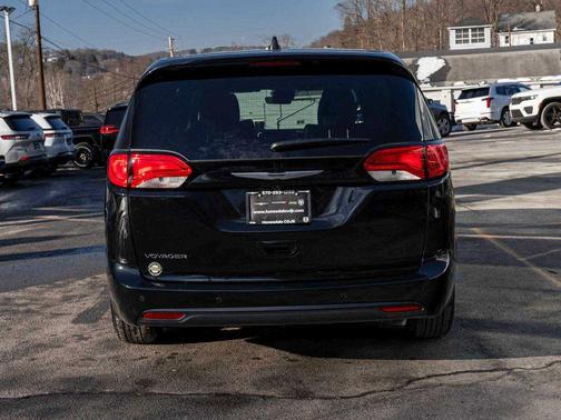2026 Chrysler Voyager LX