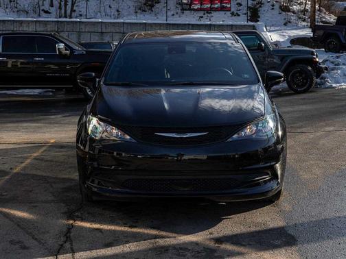 2026 Chrysler Voyager LX