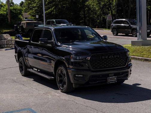 Diamond Black Crystal Pearlcoat 2026 RAM 1500 Big Horn/Lone Star