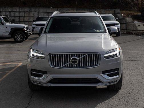 2024 Volvo XC90 B6 Plus Bright Theme 7-Seater