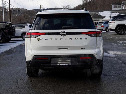 2025 Nissan Pathfinder SV 4WD