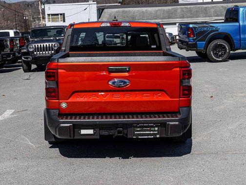 Hot Pepper Red Tinted Clearcoat Metallic 2022 Ford Maverick Lariat