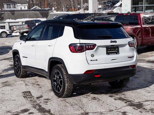 2025 Jeep Compass Trailhawk