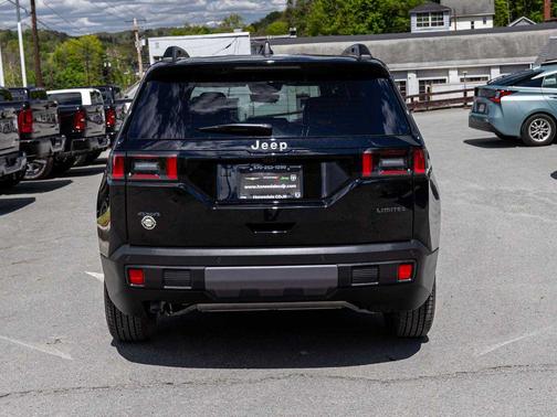 Diamond Black Crystal Pearlcoat 2026 Jeep Cherokee Limited