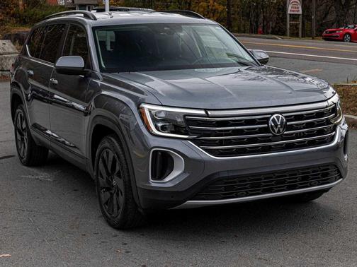 2025 Volkswagen Atlas 2.0T SE w/Technology 4MOTION