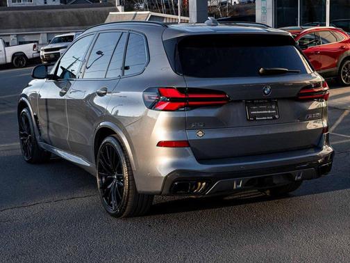 2025 BMW X5 M60i