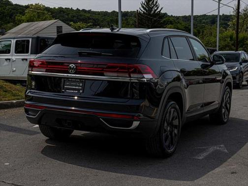 2024 Volkswagen Atlas Cross Sport 2.0T SE w/Technology
