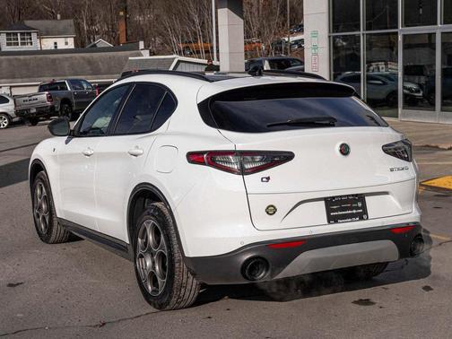 2024 Alfa Romeo Stelvio Ti