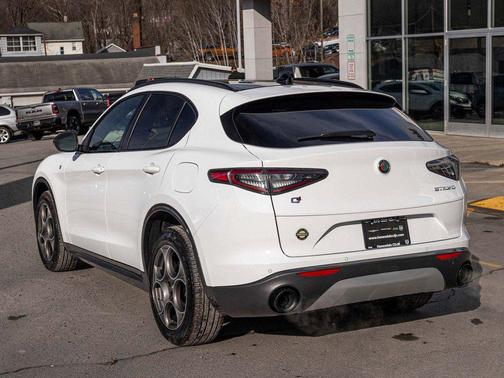 2024 Alfa Romeo Stelvio Ti