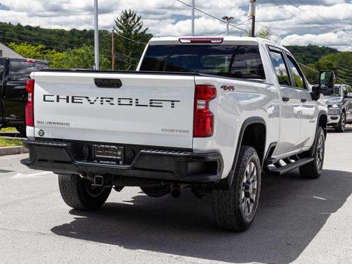 Summit White 2023 Chevrolet Silverado 2500 Custom