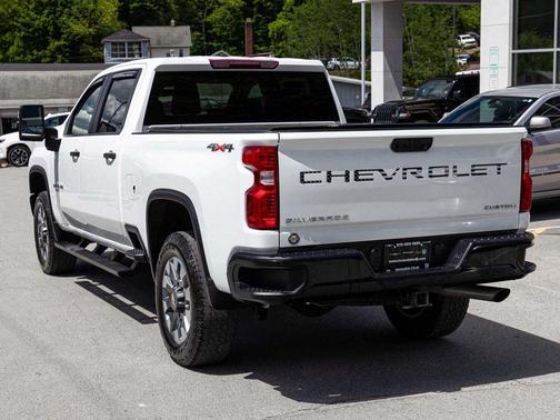 Summit White 2023 Chevrolet Silverado 2500 Custom