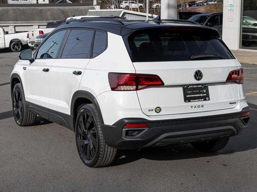 2024 Volkswagen Taos 1.5T SE Black