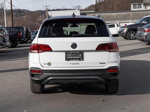 2024 Volkswagen Taos 1.5T SE Black