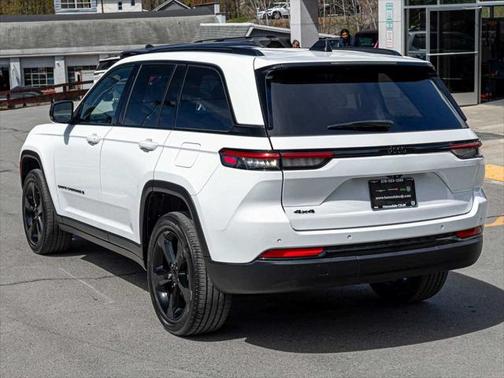 2022 Jeep Grand Cherokee Altitude