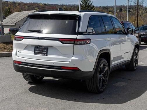 2022 Jeep Grand Cherokee Altitude