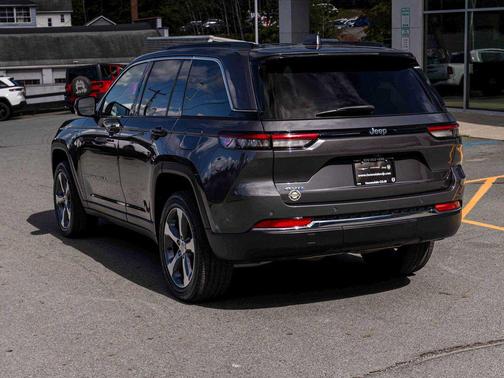 Baltic Gray Metallic Clearcoat 2025 Jeep Grand Cherokee 4xe Base
