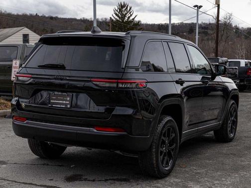 2026 Jeep Grand Cherokee Altitude