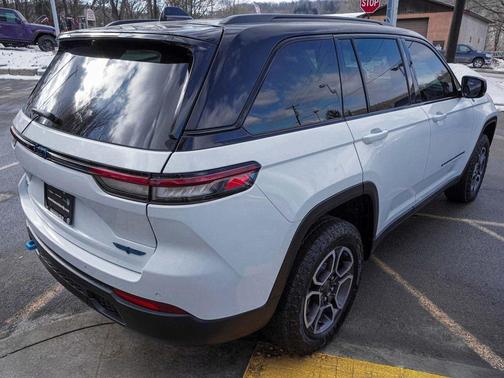 2023 Jeep Grand Cherokee 4xe Trailhawk