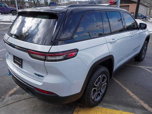 2023 Jeep Grand Cherokee 4xe Trailhawk